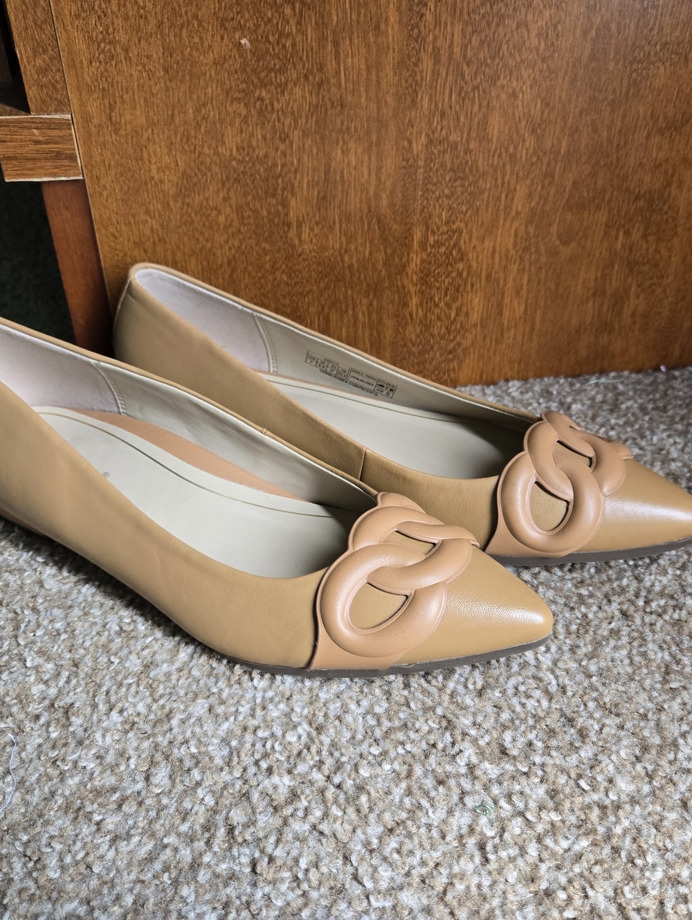 Vionic Camel/Tan Pointed Toe Chain-Link Flats - Picture 3 of 5